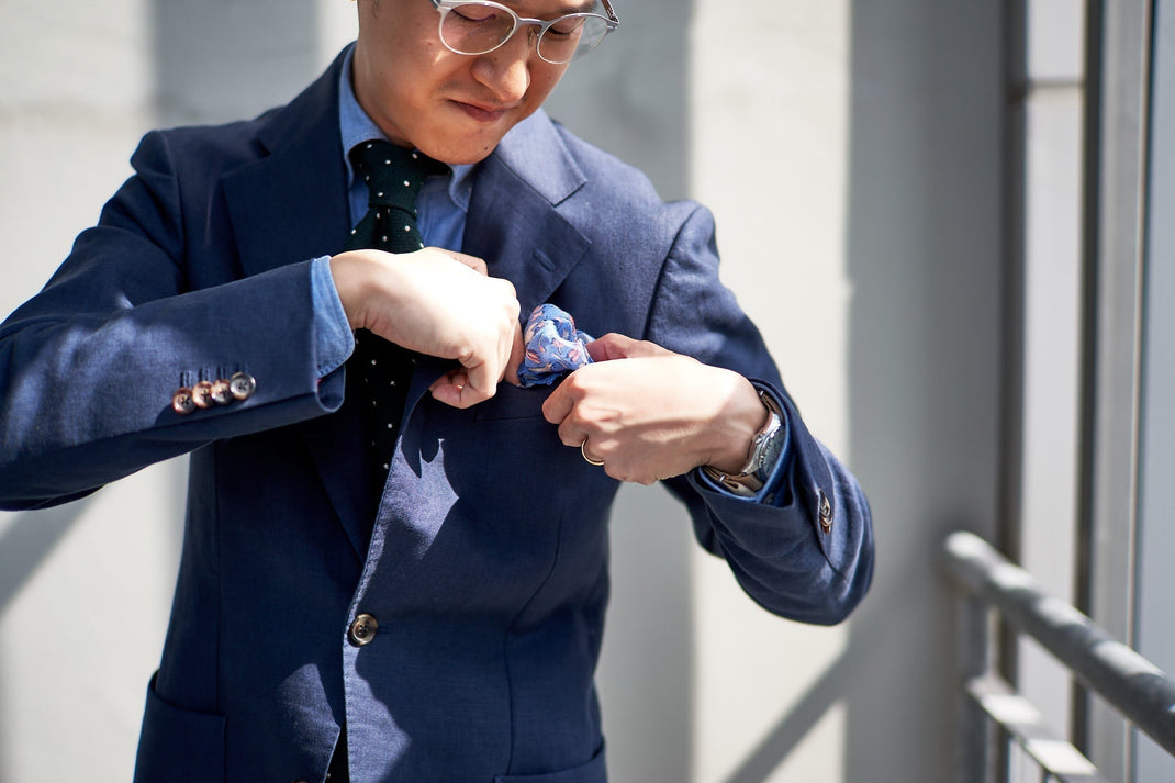 Guide to wearing a pocket square (fold and puff)