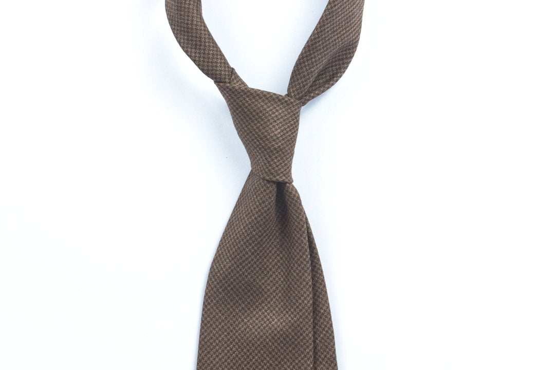 Undyed Escorial Brown Houndstooth