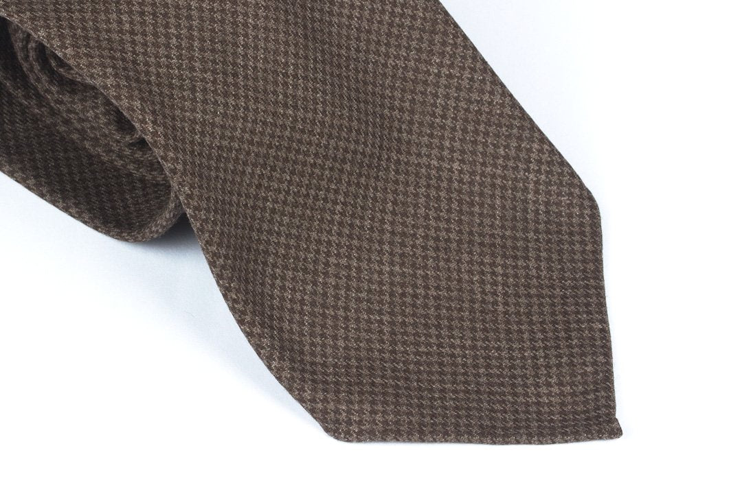 Undyed Escorial Brown Houndstooth